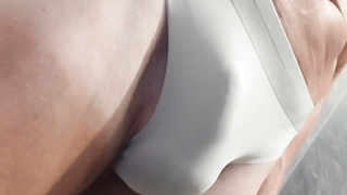 Normaler Penis in der Dusche
