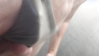 Normaler Penis in der Dusche