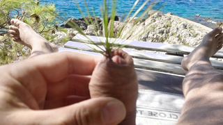 Mit Schmuck am Strand