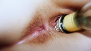 Heimlich im Schlaf die Muschi bearbeitet