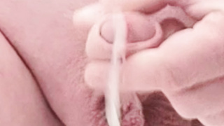 Kleiner Schwanz spritzt schön ab