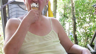 Leicht bedeckte Titten auf Terrassien