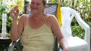 Leicht bedeckte Titten auf Terrassien