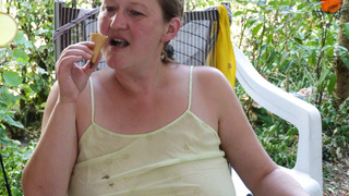 Leicht bedeckte Titten auf Terrassien