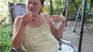 Leicht bedeckte Titten auf Terrassien