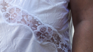 Leicht bedeckte Titten auf Terrassien