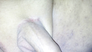 Nach der Rasur schön von Ehefrau verwöhnt werden