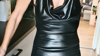 Sekretärin in Leder