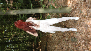 Stephy  allein im Wald