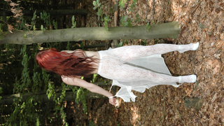 Stephy  allein im Wald