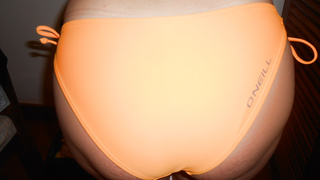 Arsch von meiner Frau im O Neill Bikini Höschen