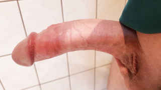 Mein Beschnittener Schwanz zeigt seine Eichel