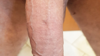 Mein Beschnittener Schwanz zeigt seine Eichel