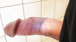 Mein Beschnittener Schwanz zeigt seine Eichel