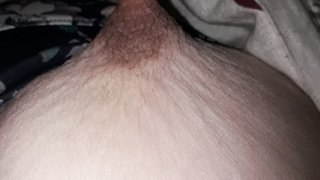 Geile steife Brustwarzen