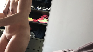 Julia unten ohne Höschen