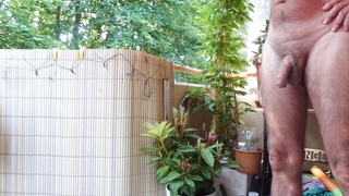 Bin wieder mal nackt auf dem Balkon