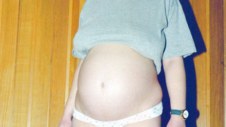 Titten und Muschi zeigen in der Schwangerschaft