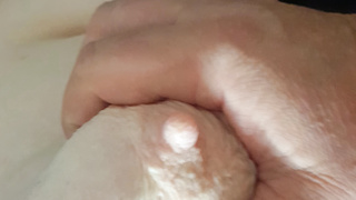 Die Nippel Bilder meiner Frau