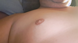 Mal eine Brust für die Frauen hier