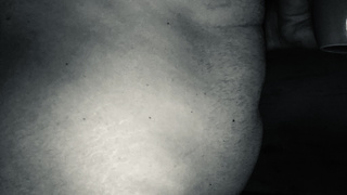 Morgens in der Küche nackt Kaffee machen