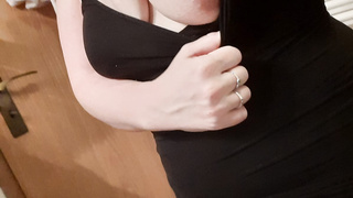 Mal schön langsam meine dicken Titten frei gelassen