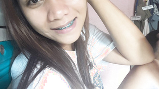 Sexy Asiatin aber etwas schüchtern