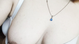 Junge Titten von einem Molligen Mädchen