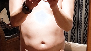 Lully schon wieder nackt