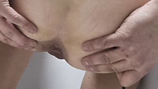 Nackt bei der Arbeit