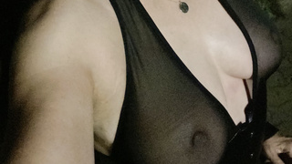 Auf dem Weg zum Swingerclub im Sexy Outfit