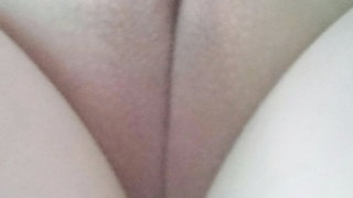 Frisch rasiert und unberührt / mit Analplug