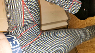 Mein schlaffer fühlt sich ganz gut in engen leggings