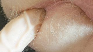 Mann mit Dildo im Arsch