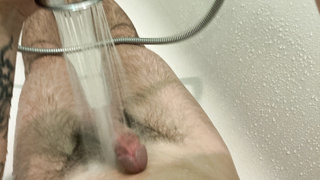 Meinen Penis mit der Brause Stimmuliert