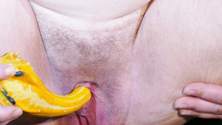 Mit dem Kürbis die Muschi verwöhnt