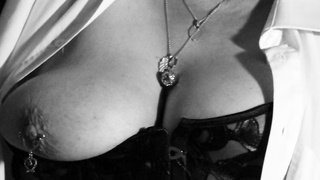 Die  Brüste meiner Frau was würdet Ihr damit machen