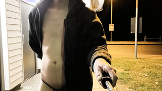 Ich nackt unterwegs zeigen und gesehen werden