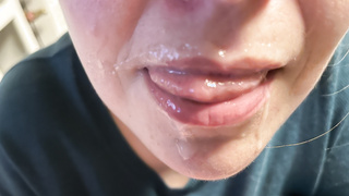 Ehefrau abspritzen  auf die Ehefrau