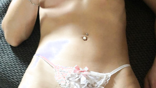 Sandy im geilen Slip