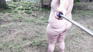 Nackter Spass im Wald