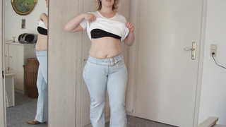 Ines zeigt sich gern nackt