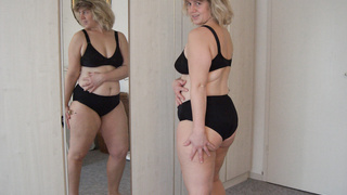 Ines zeigt sich gern nackt