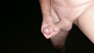 Nackt auf dem Parkplatz