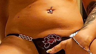 Neues Piercing im Kitzler