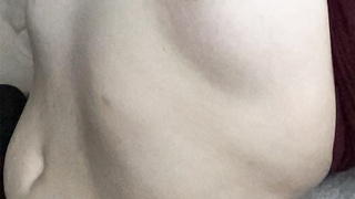 Brüste  meiner Freundin zu Show stellen