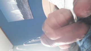 Von Ellas Video so geil abgespritzt