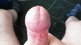 Mein steifer Schwanz geil im Bad