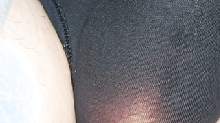 In den getragenen Slip gespritzt