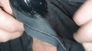 In den getragenen Slip gespritzt